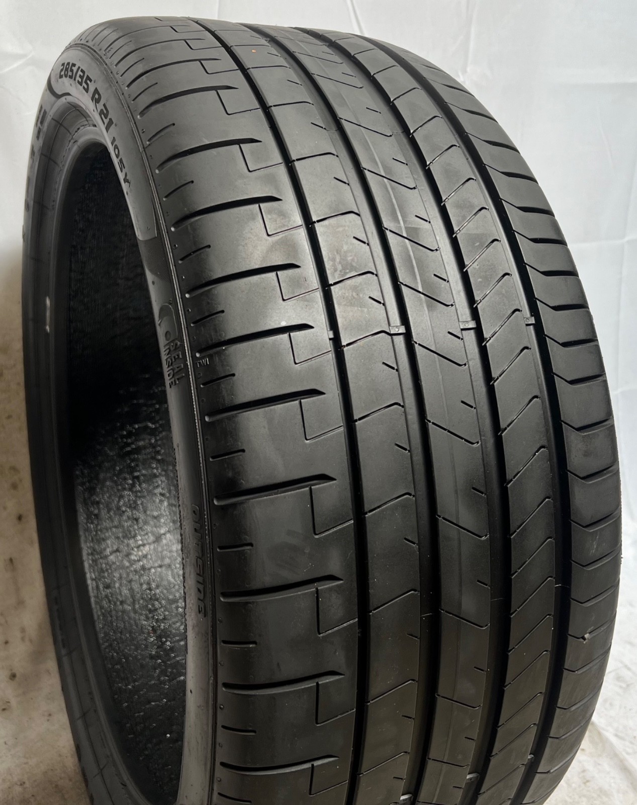 1 – TAKEOFF 285/35R21 XL (105Y) Pirelli P Zero PZ4 SEAL (*) BMW OEM – 5075