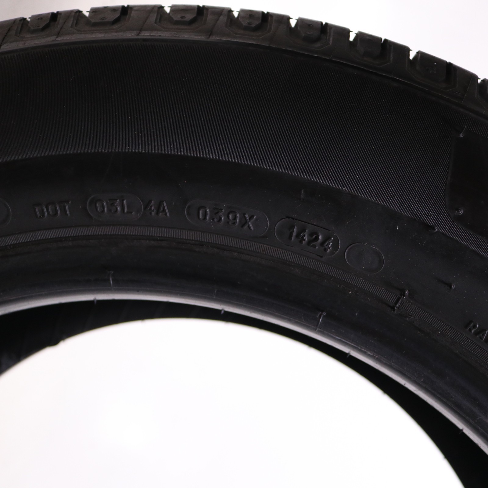 Set of 2 Used 245/60R18 Michelin Defender 2 – 105H – 9-10/32