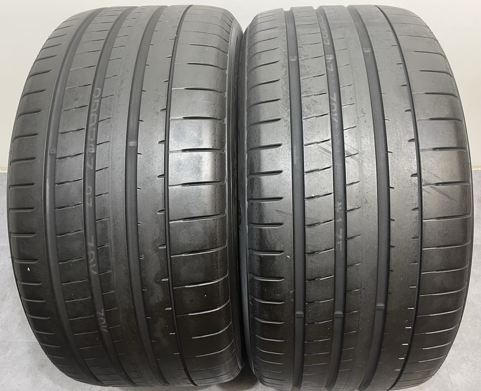 Set of 2 Tires Yokohama Advan Sport V107D MO1 325/40ZR22 325/40/22 3254022 91895