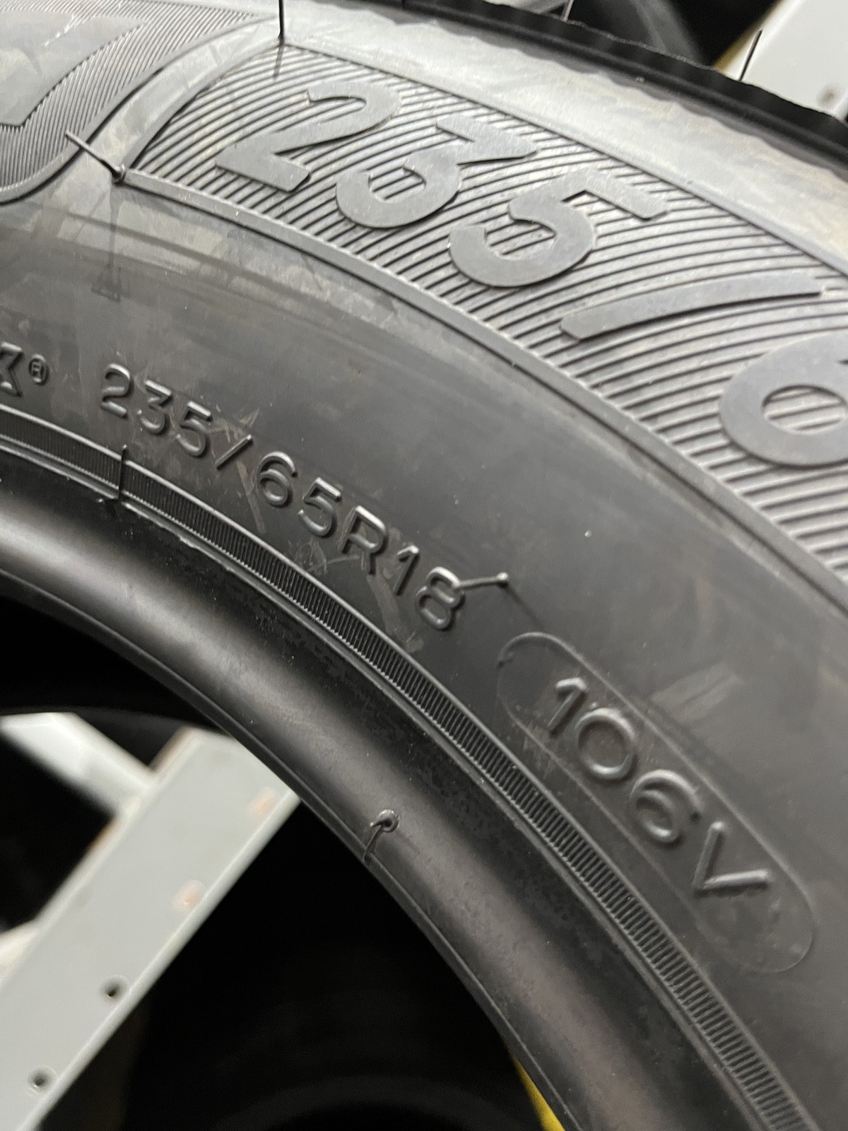 1 New Michelin Premier LTX 235/65R18 106V DOT.0526 8.5/32 New