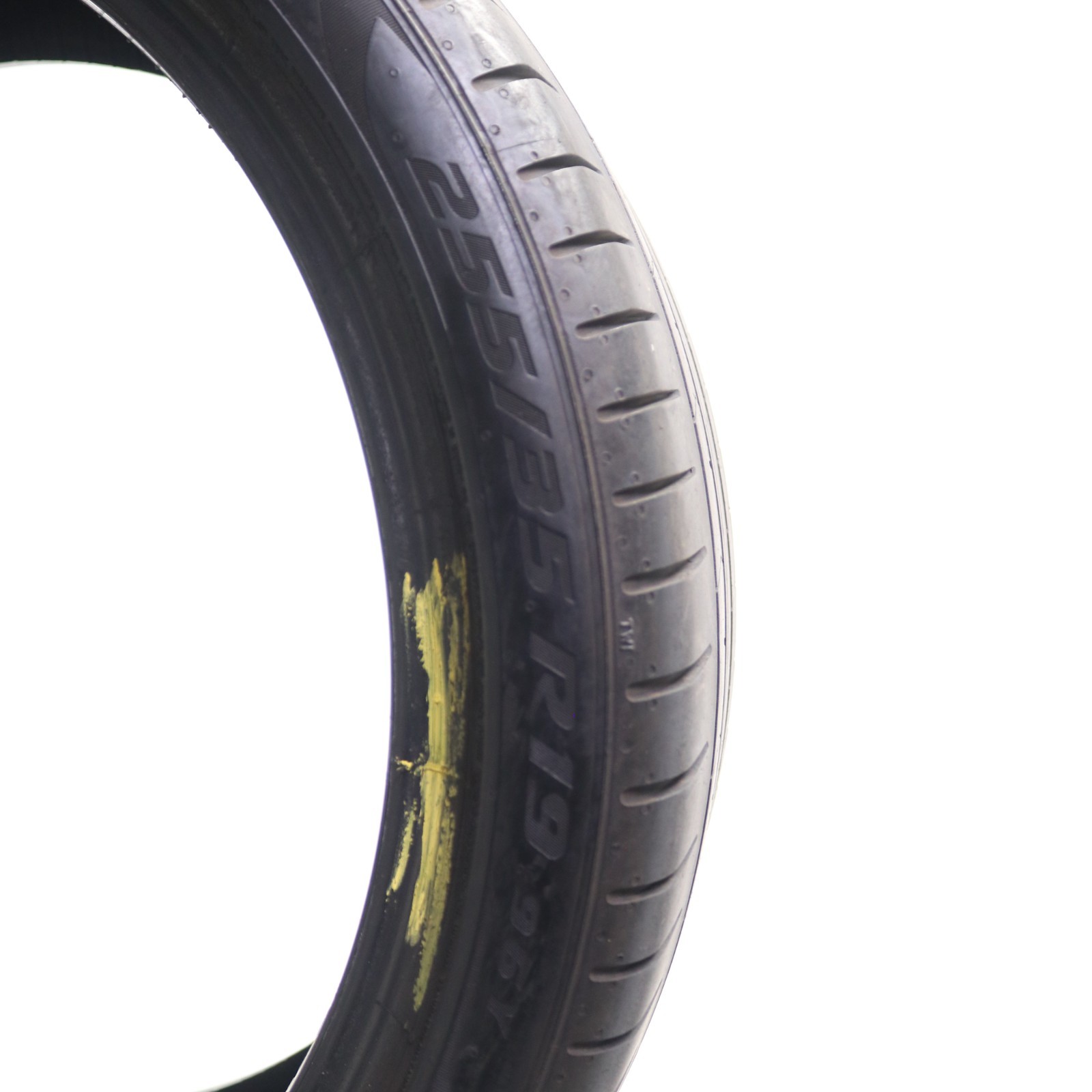 Set of 2 Used 255/35R19 Pirelli P Zero PZ4 MOE Run Flat – 96Y – 5-5.5/32