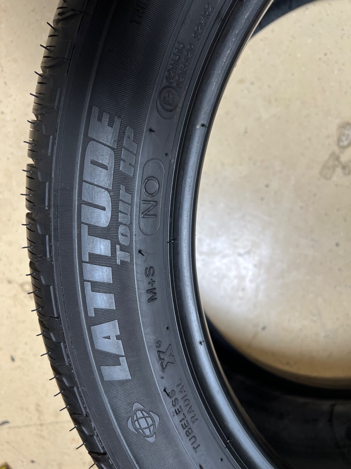 1 – NICE 295/40R20 (106V) Michelin Latitude Tour HP (N0) Porsche OEM – 6094