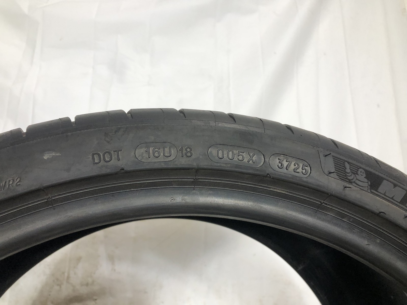 [1] Michelin Pilot Sport 4S P265/30ZR19 265 30 19 Tire – Driven Once