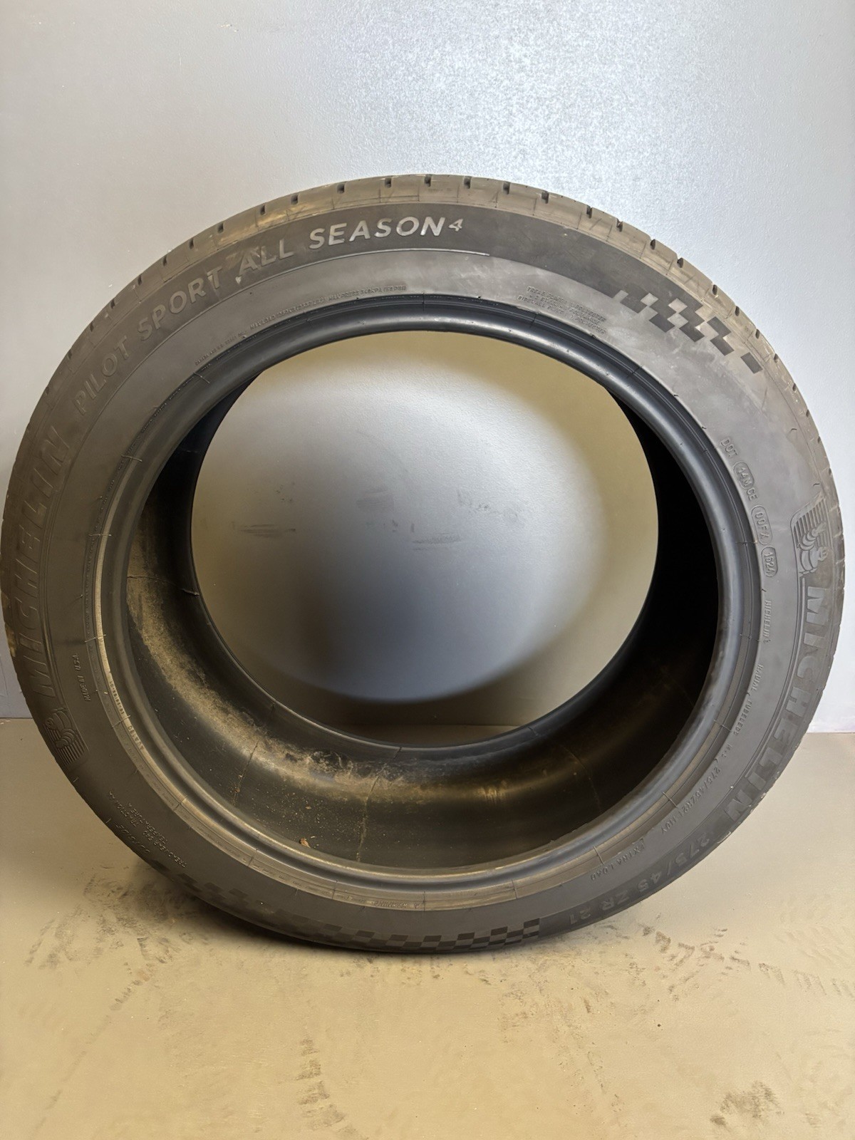 275/45ZR21 Michelin Pilot Sport All Season 4 High Tread 8/32 Dot 1624