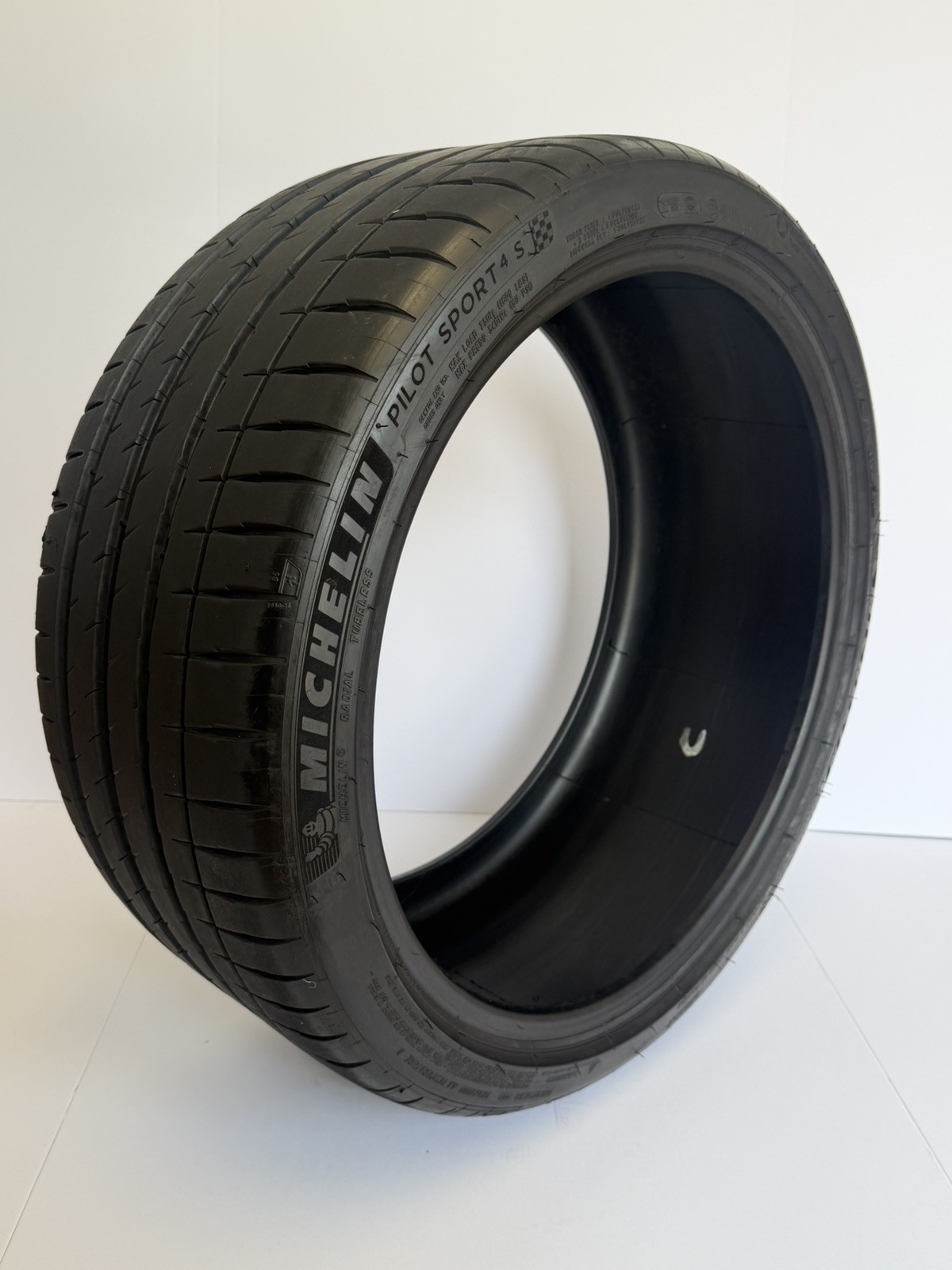255/35ZR20 97Y Michelin Pilot Sport 4s 8.5/32 DOT 4021 2553520