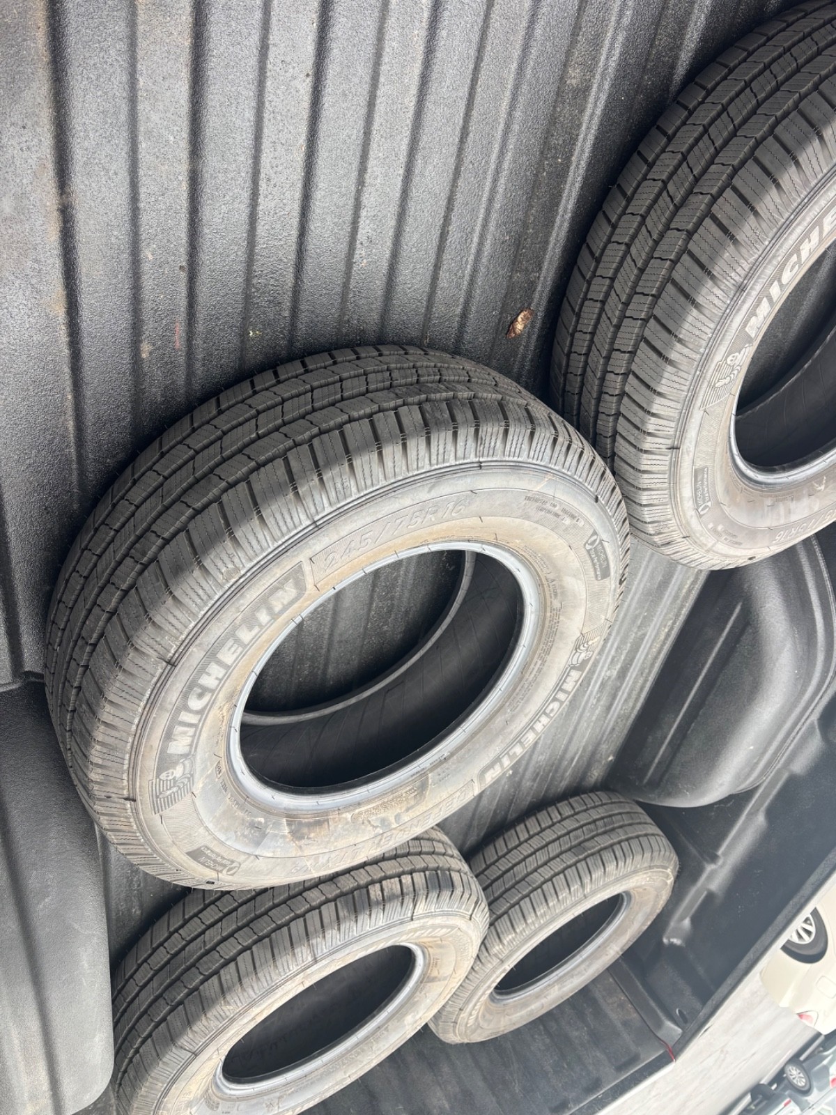 1 Michelin Defender LTX M/S 245/75/16 111T Highway All-Season Tire