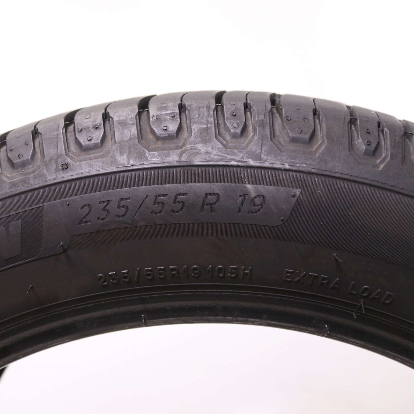 Set of 2 Used 235/55R19 Michelin Defender 2 – 105H – 9-10/32