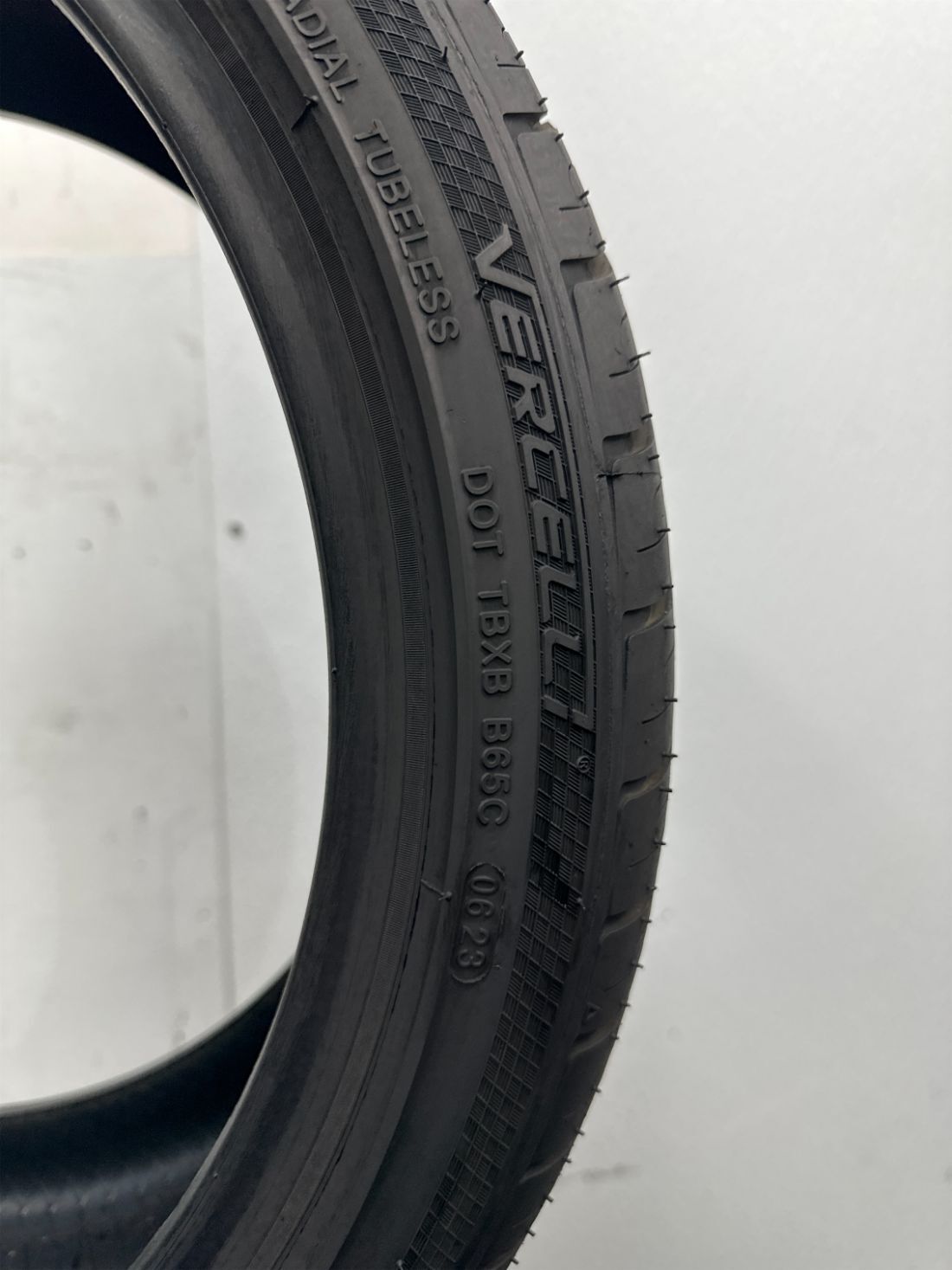Used P225/40R18 Vercelli Strada 2 92 W – 9/32