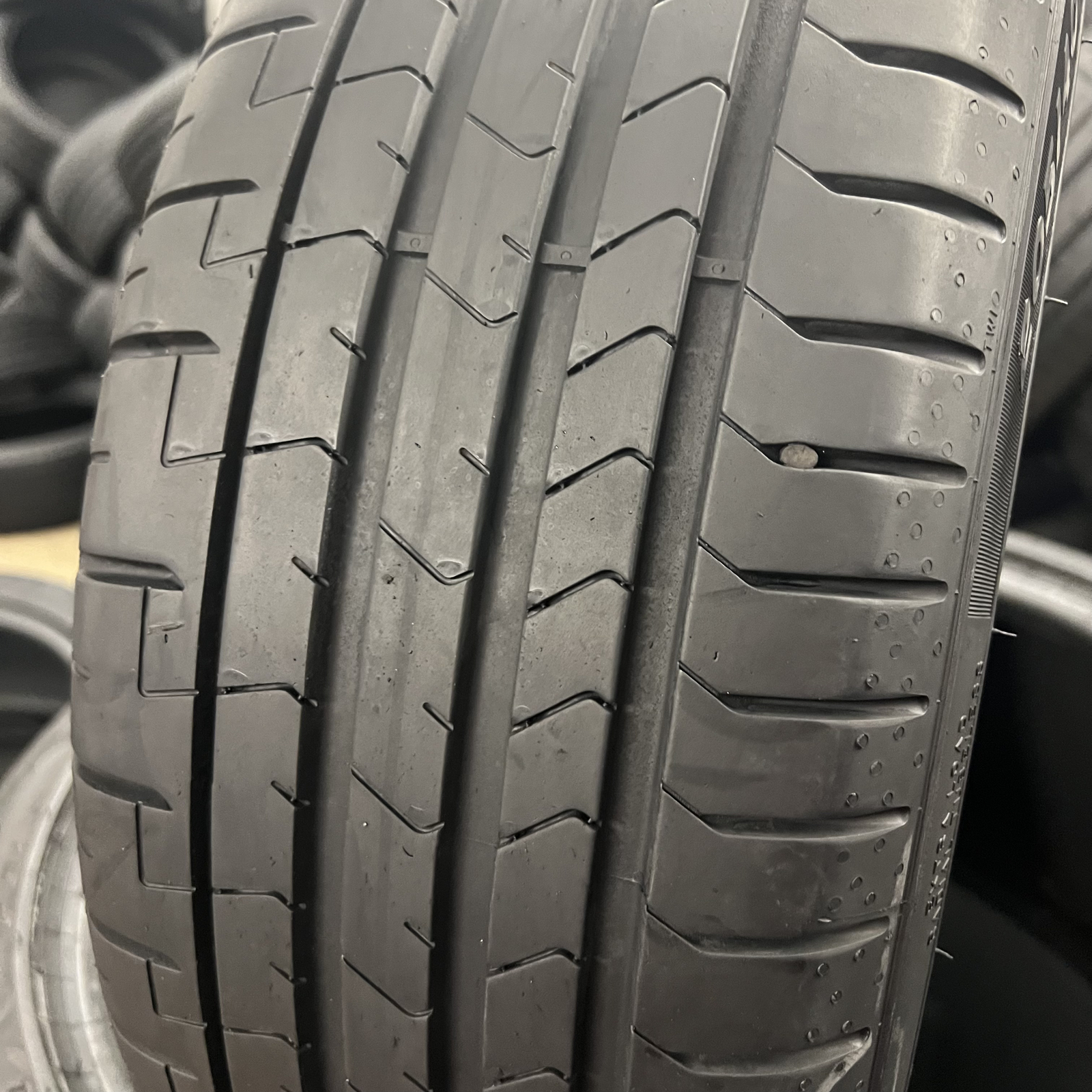 1 Tire LikeNEW Pirelli P Zero PZ4 Run Flat BMW 205/40R18 86W No Patch