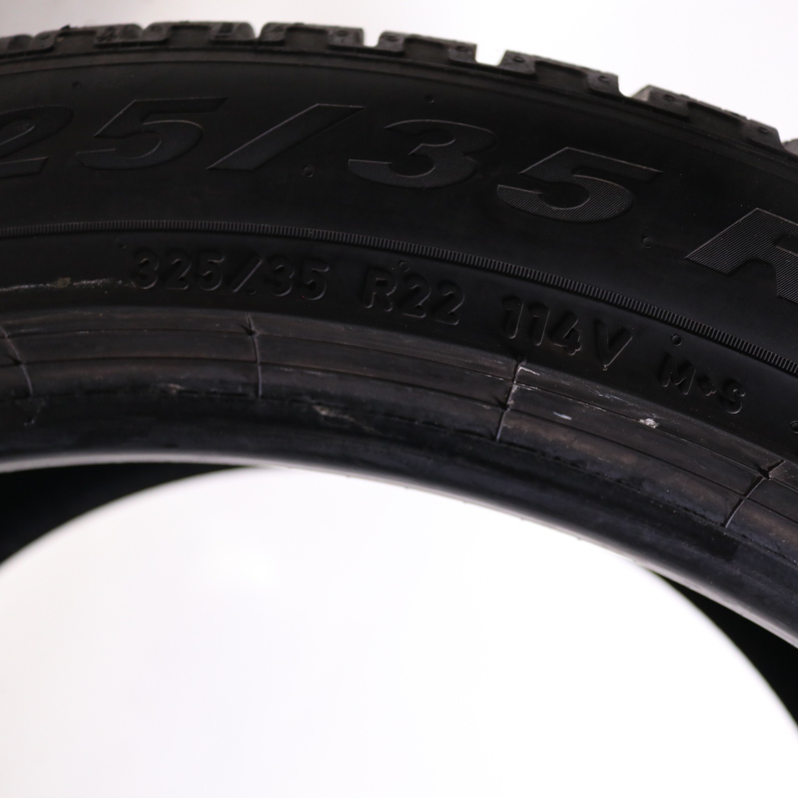 Set of 4 Used 325/35R22 & 285/40R22 Pirelli Scorpion Winter MO1 Mercedes gle gls