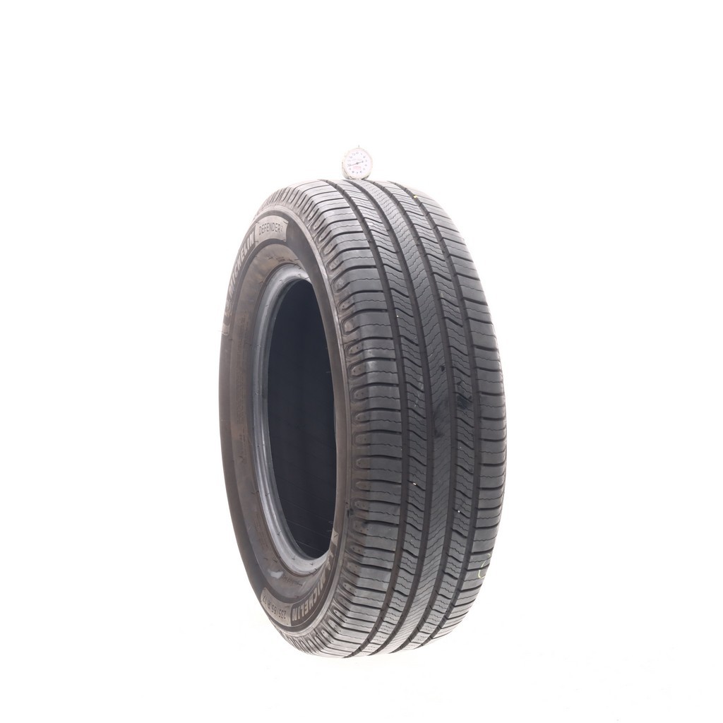 Set of (4) Used 235/65R17 Michelin Defender 2 104H – 9.5-11/32