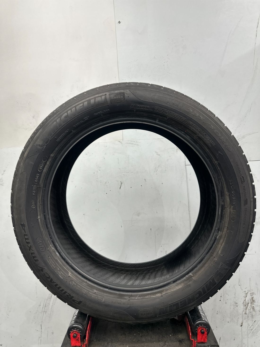 1 Used Michelin Primacy MXM4 P235/50R19 2355019 235/50/19 99 H – 9/32
