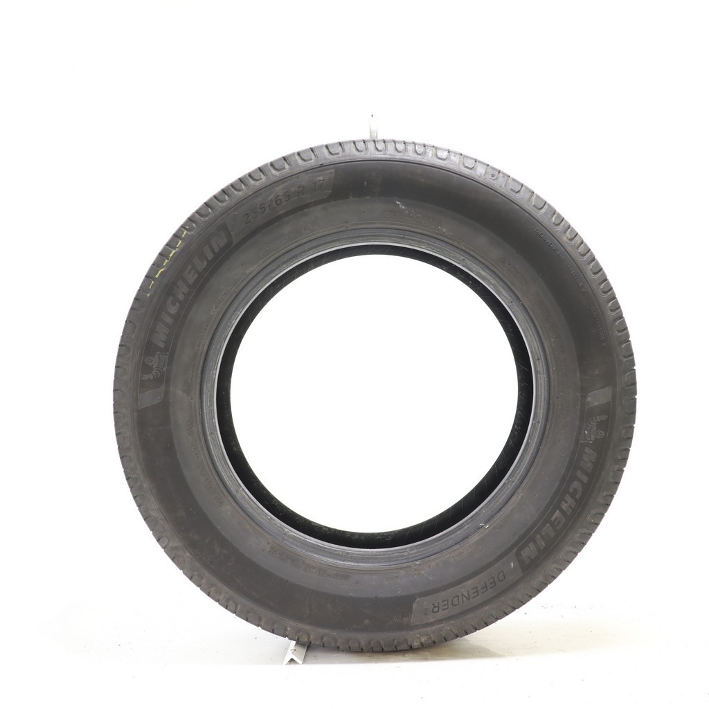 Set of (4) Used 235/65R17 Michelin Defender 2 104H – 6-7.5/32