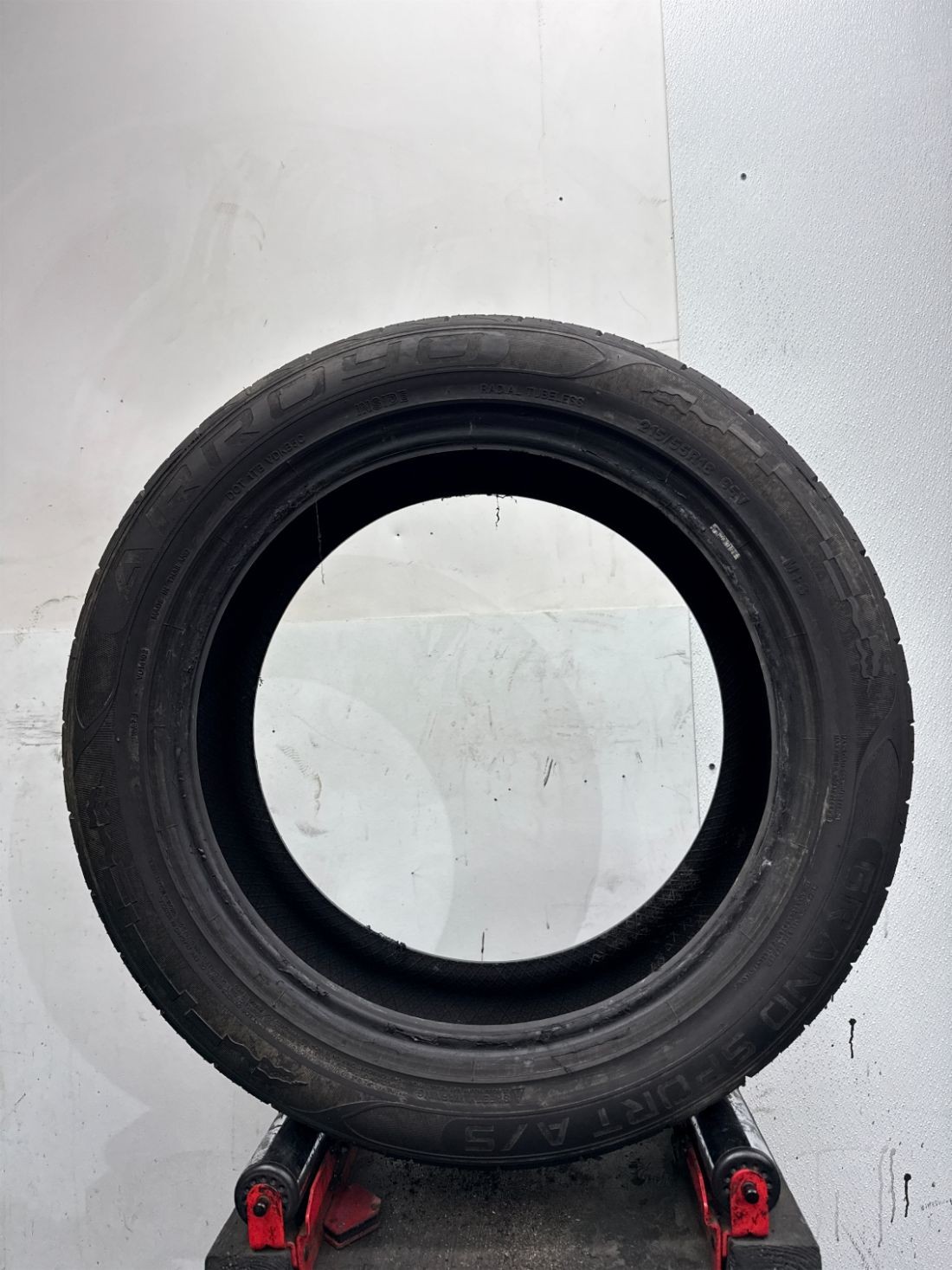1 Used P215/55R18 Arroyo Grand Sport A/S 95 V – 9/32