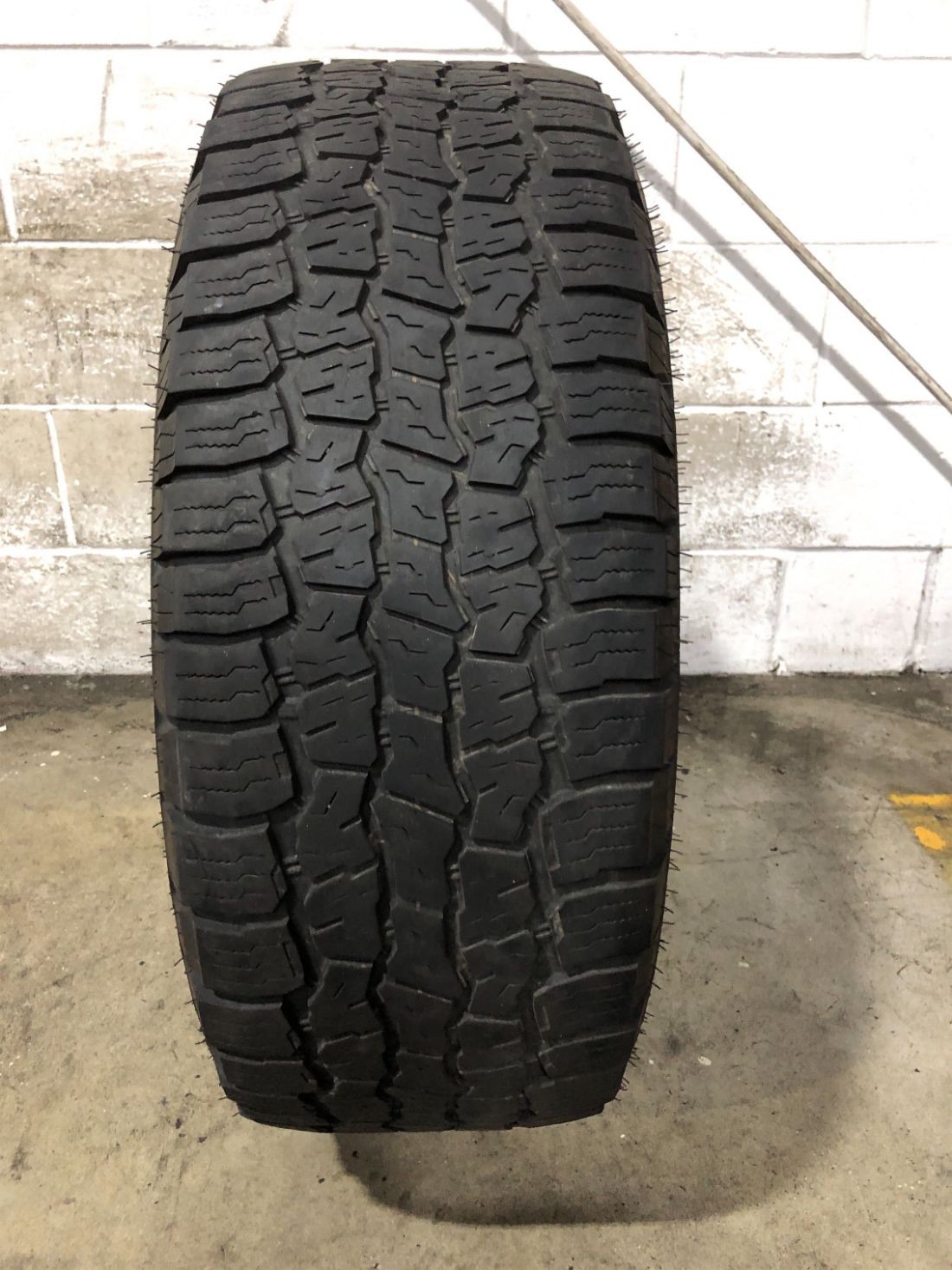 1x P265/70R17 Mazama Open Range A/T Plus 7/32 115 T Used Tire 2657017