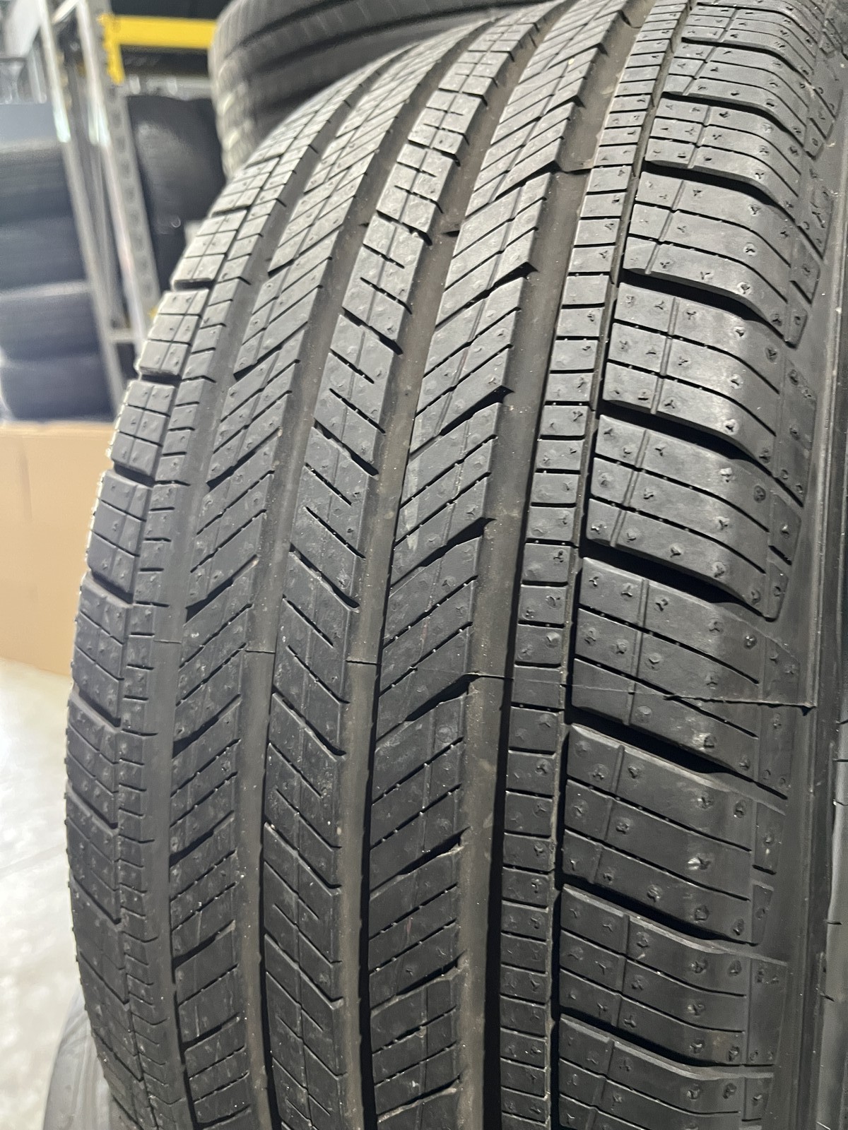 1 New Goodyear Assurance Finesse TPC 225/55R18 98H DOT.1625 9/32 New