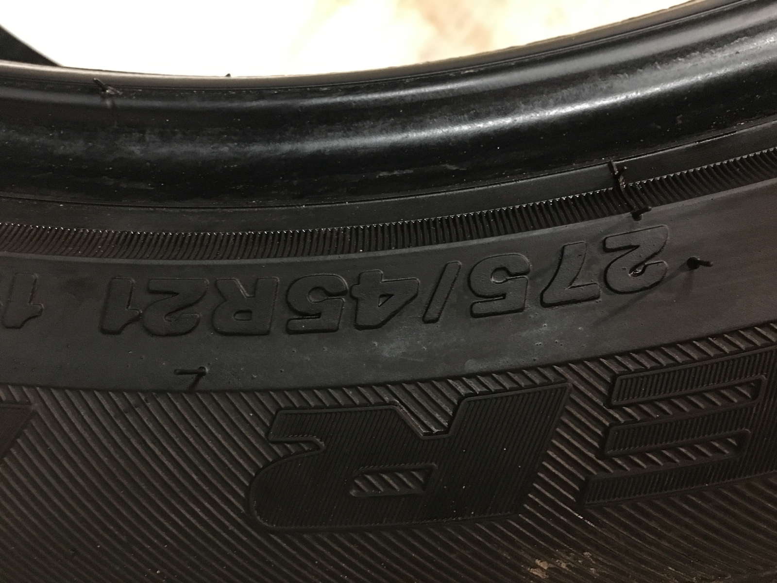 [1] Bridgestone Dueler H/L Alenza Plus P275/40R21 275 40 21 Tire 10.5-10.75/32