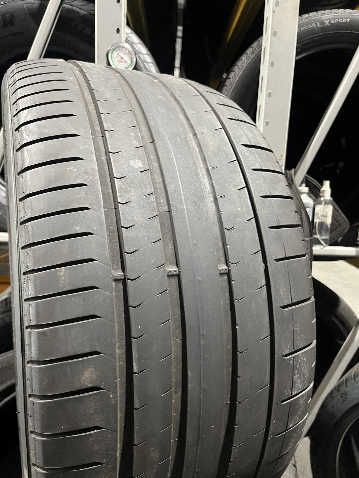 1 Tire Pirelli P Zero PZ4 MO-S PNCS 325/35R23 111Y DOT.1524 4.5/32 NO Patch