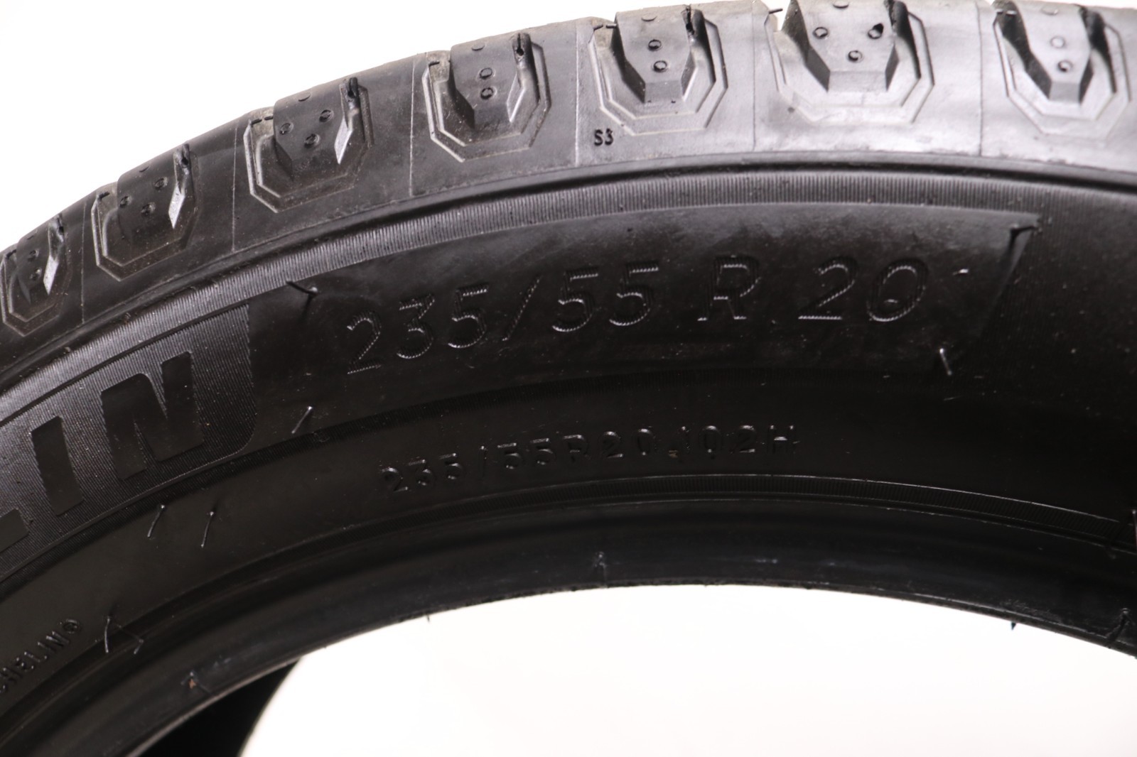 Set of 4 Used 235/55R20 Michelin Defender 2 – 102H – 9.5-10.5/32