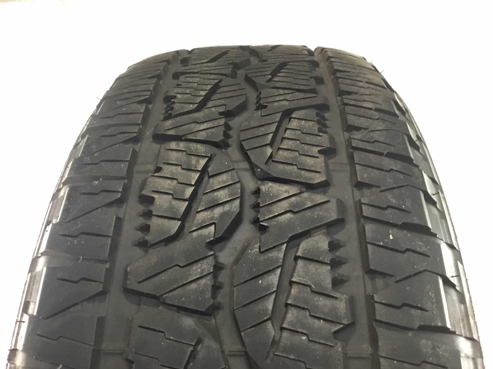 P275/55R20 Bridgestone Dueler A/T Revo 3 111 T Used 8/32nds