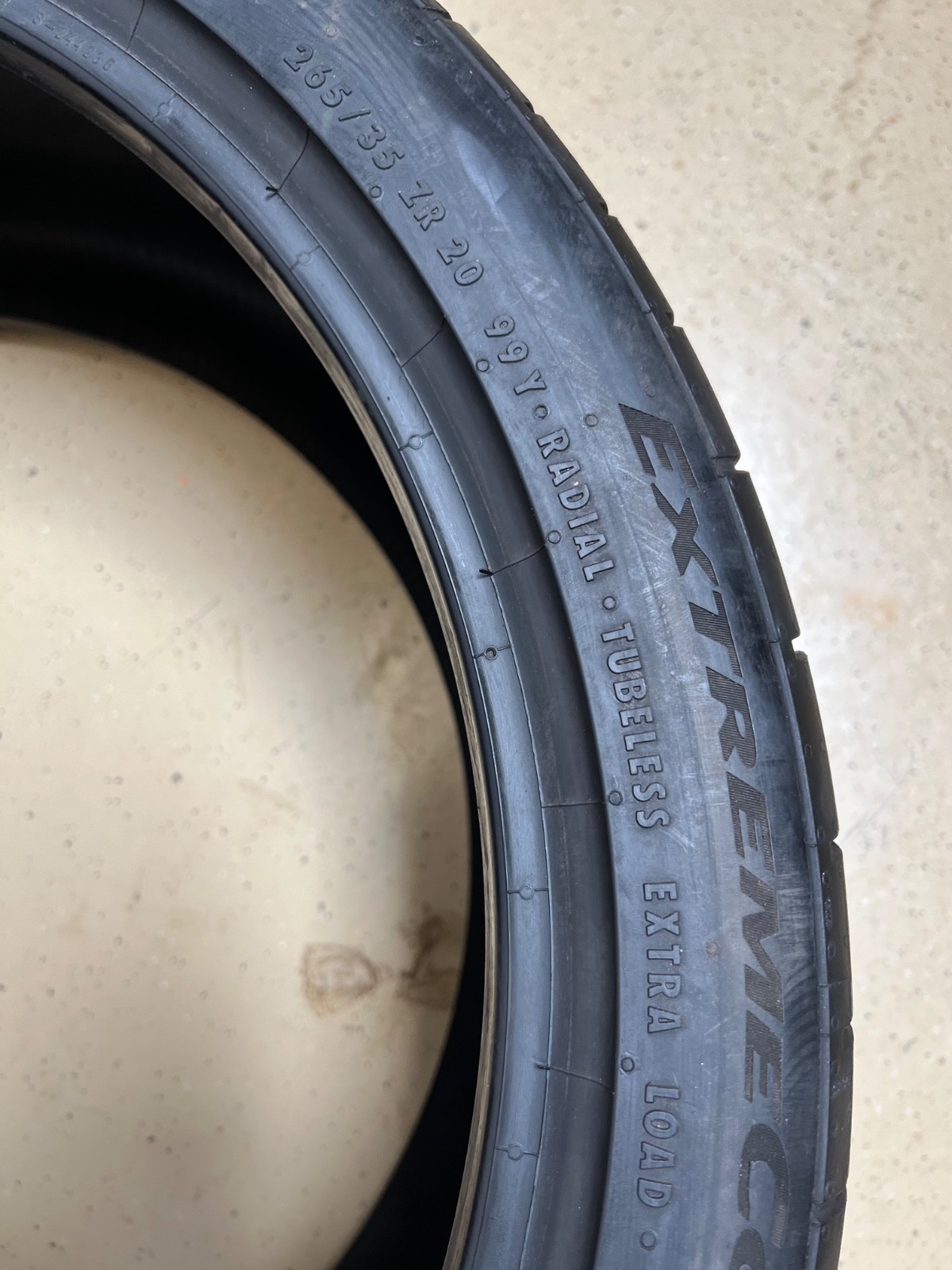 2 – TAKEOFF 265/35ZR20 XL (99Y) Continental ExtremeContact Sport – 7053