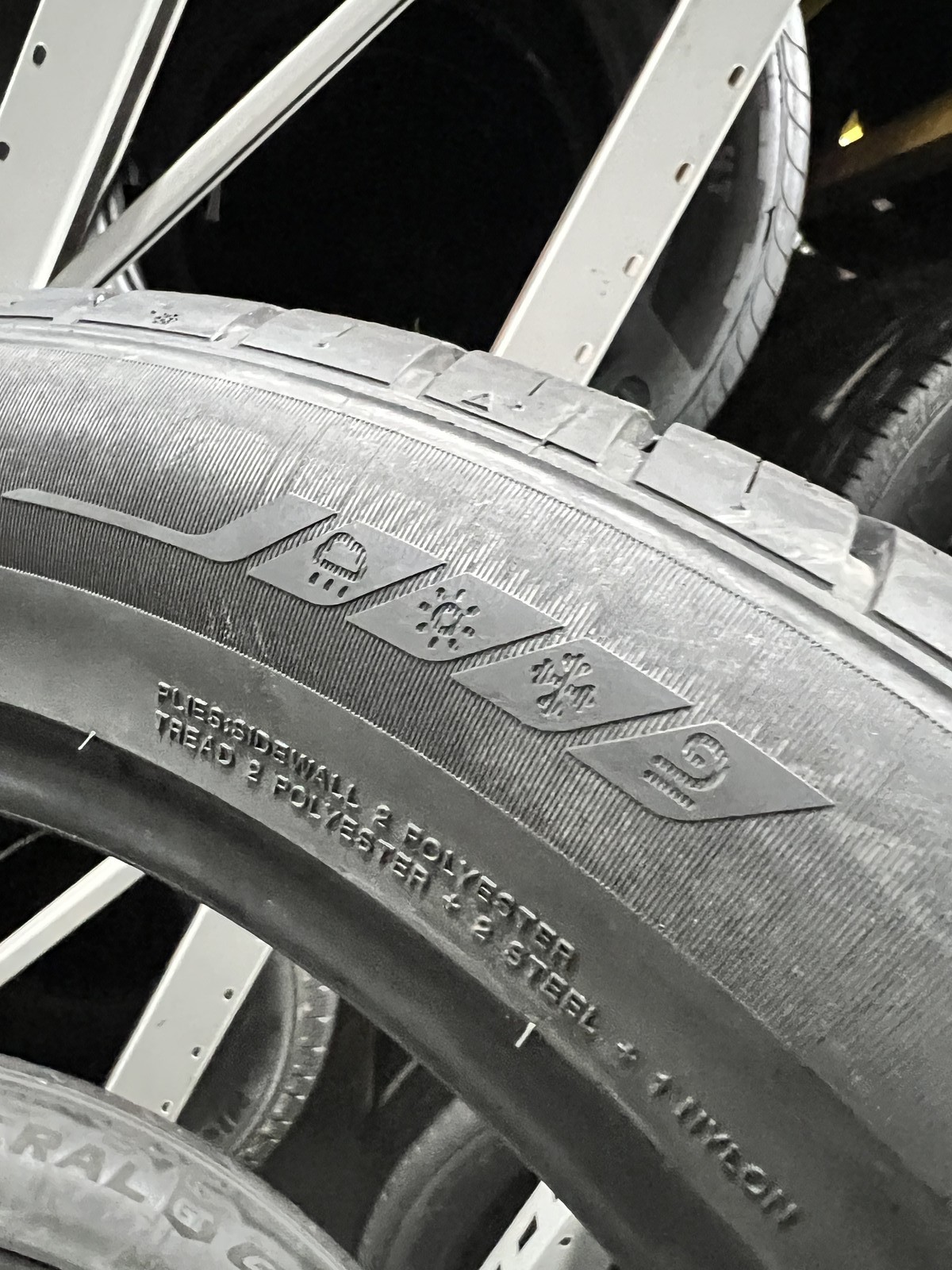Set Of 2 Lexani Quattro Tempo Tour AW 235/50R18 101V DOT.4225 9.75./32 NO Patch