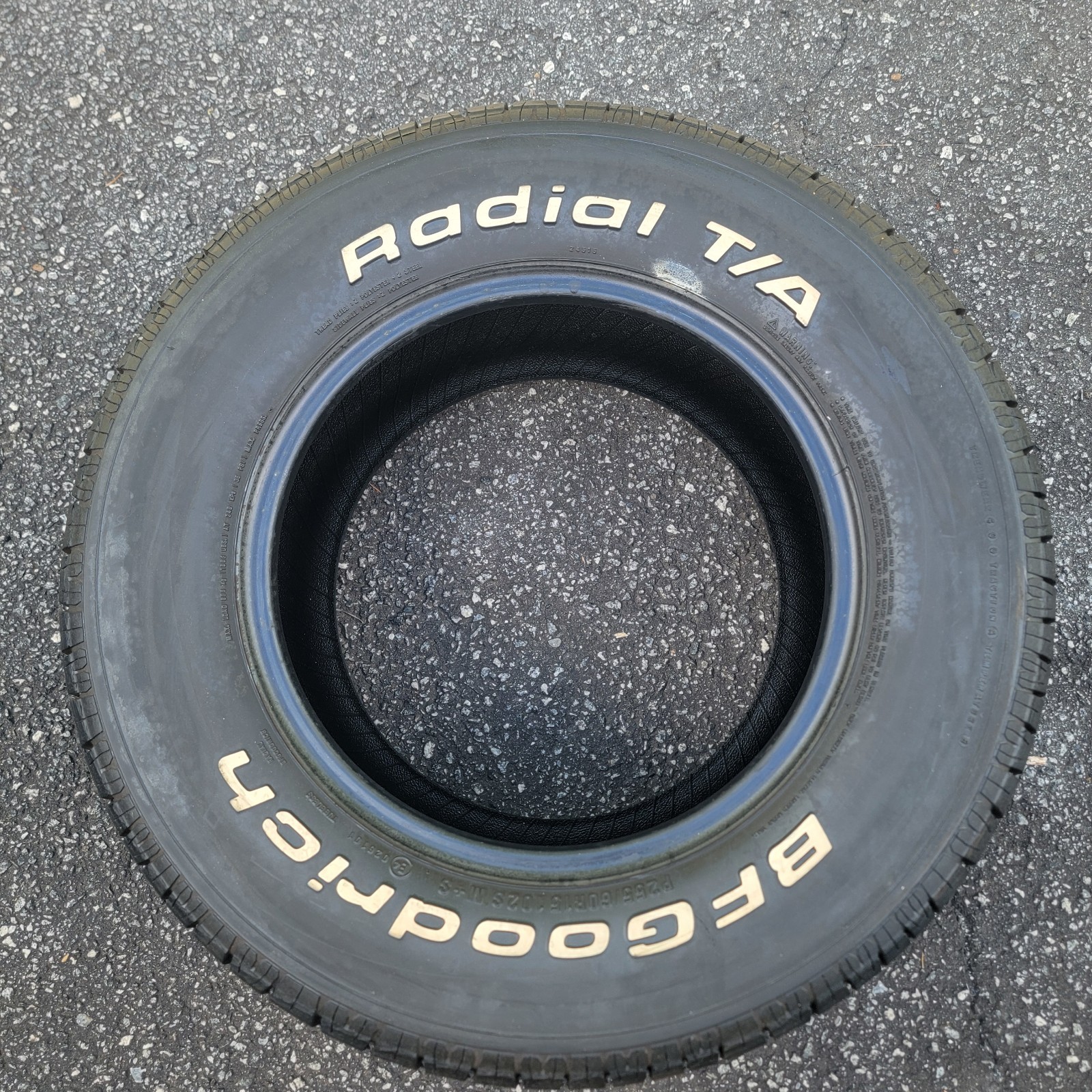 BF Goodrich Radial T/A 255/60/15 102S Performance All-Season Tire