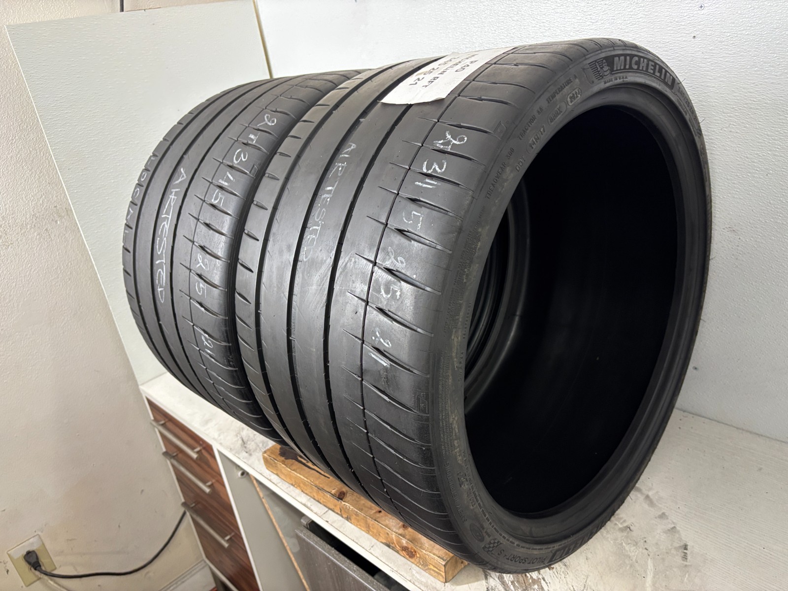 NO SHIPPING ONLY LOCAL PICK UP 2 Tires 345 25 21 Michelin Pilot Sport 4 S ZP RFT