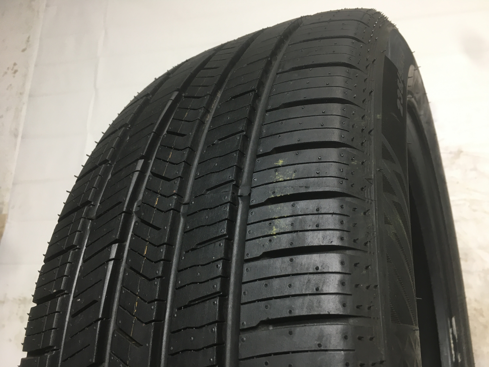 [1] Nexen N5000 Platinum P235/55R19 235 55 19 Tire – Driven Once