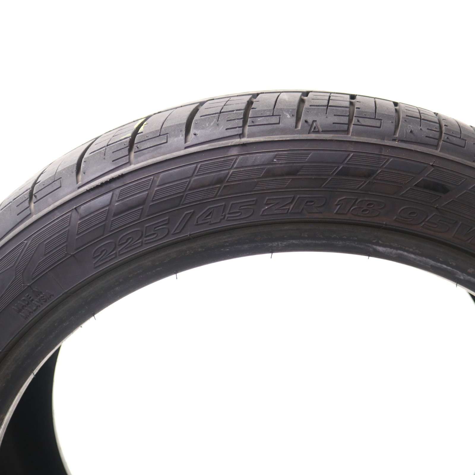 Used 225/45ZR18 Road Hugger GTZ – 95W – 9/32