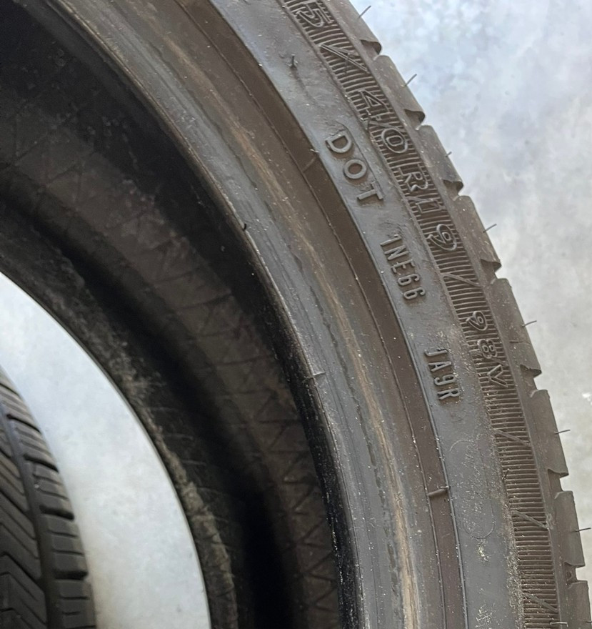 PAIR 245/40R19 Goodyear Eagle LS2 ROF RunFlat 98V XL – 9.5/32 EXCELLENT