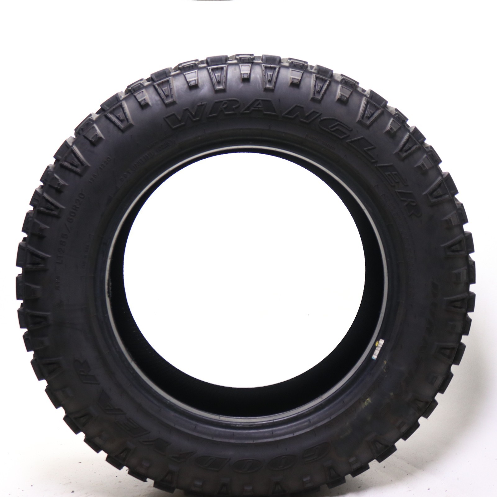 Used LT 285/60R20 Goodyear Wrangler Duratrac – 125/122Q – 17/32