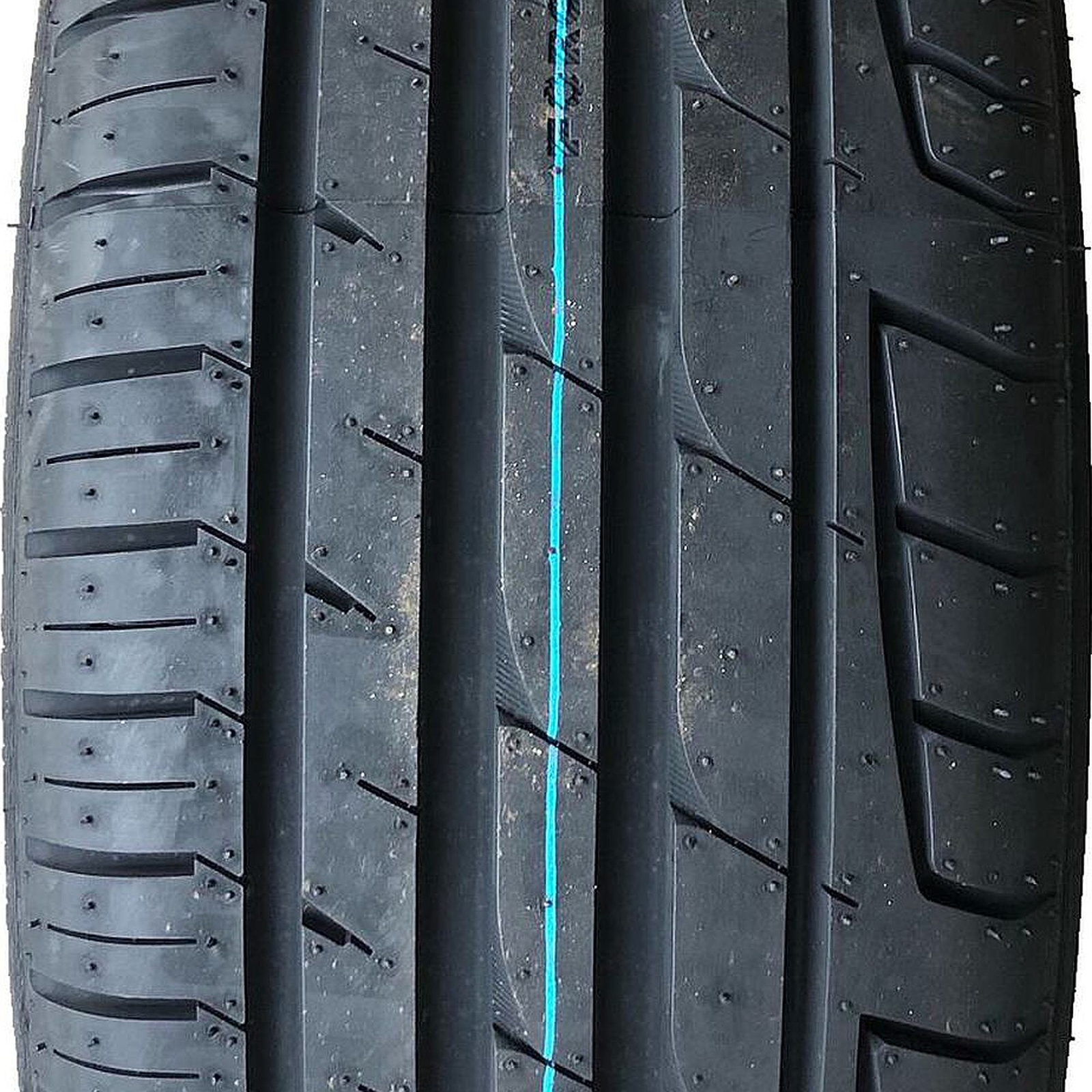 2 New Forceum Octa – 235/40zr20 Tires 2354020 235 40 20