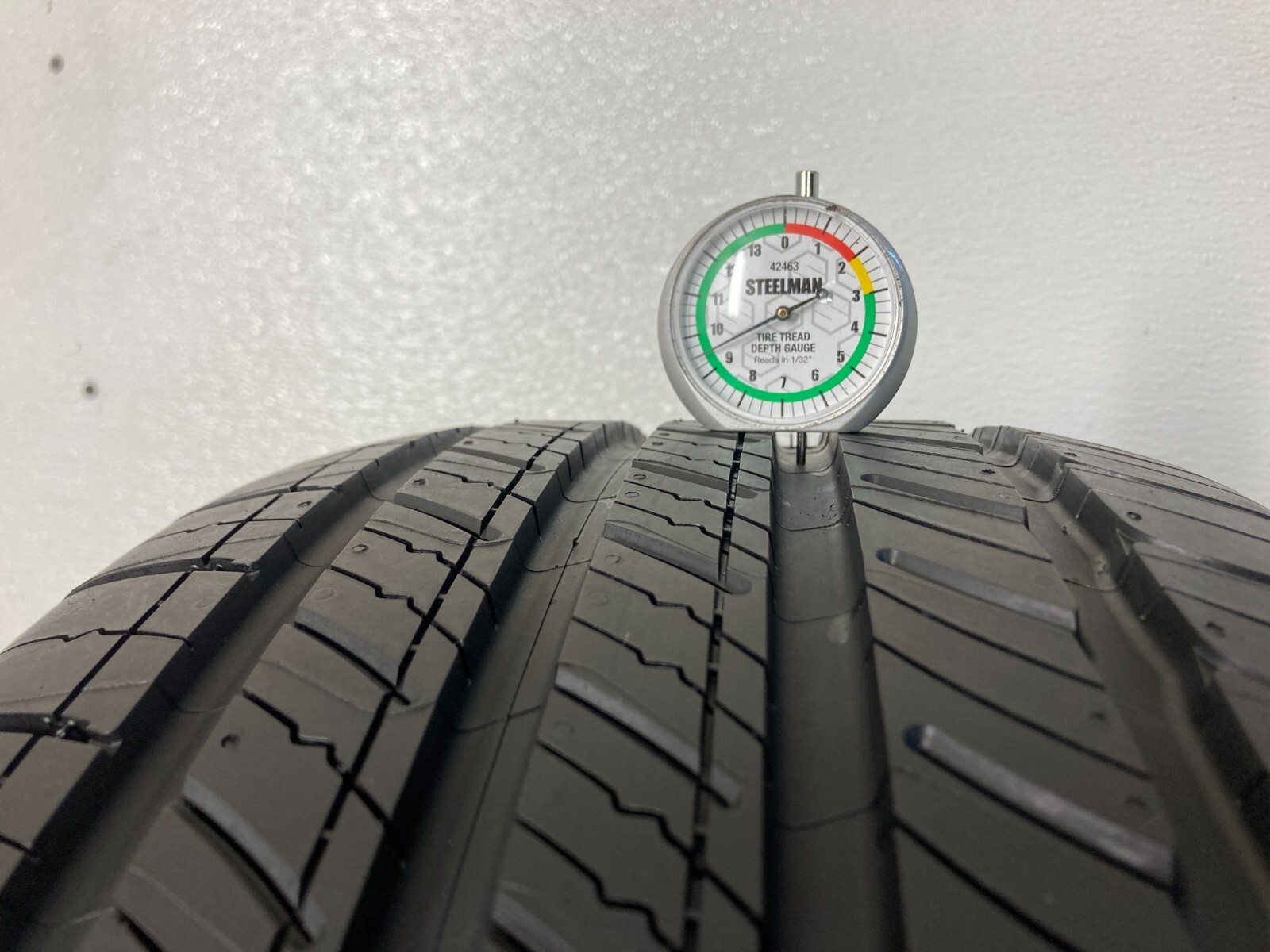 1 Tire 235 40 18 Michelin Primacy Tour A/S (9.00-9.50/32 Tread Like New) 95H