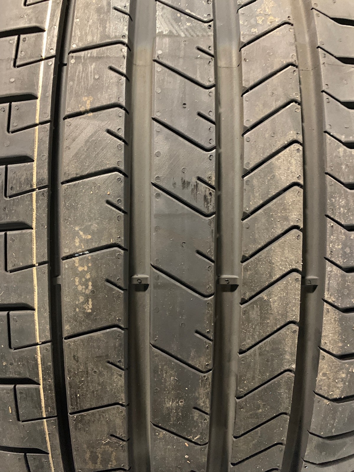 1 New 285 35 20 Pirelli P Zero PZ4 PNCS MOE Noise Cancelling Run Flat Tire