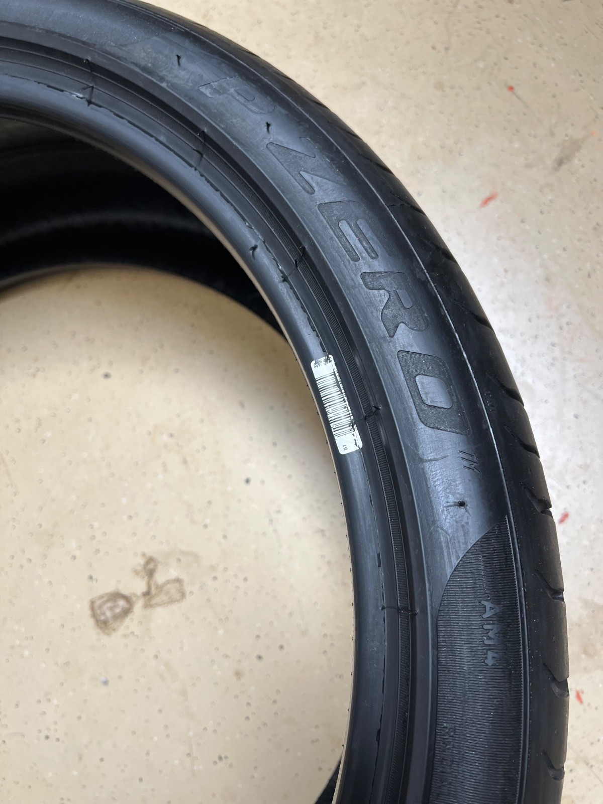 2 – TAKEOFF 255/35ZR20 XL (97Y) Pirelli P Zero (AM4) Aston – 7071 NO REPAIRS