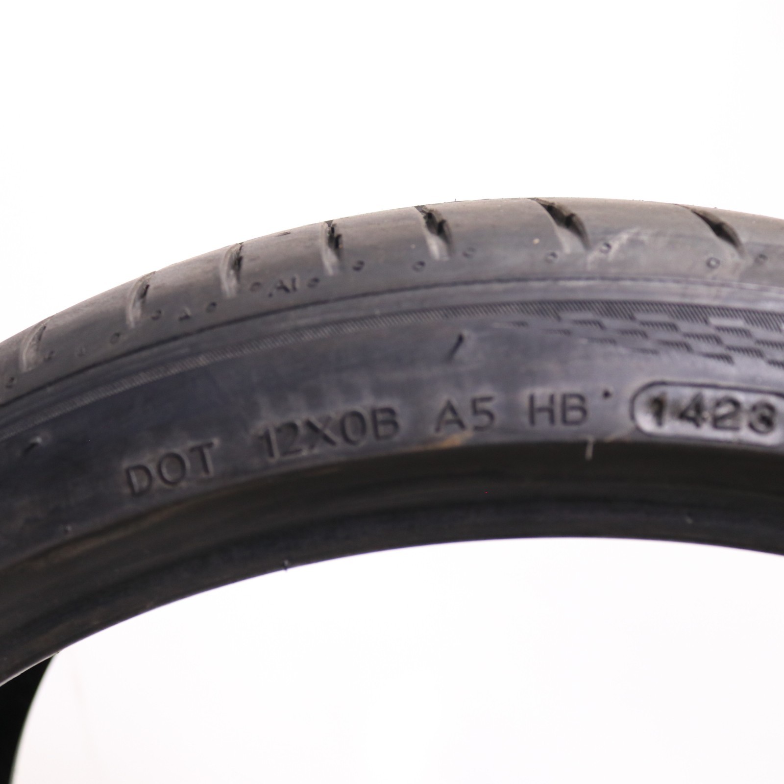 Used 235/35ZR20 Hankook iON Evo IK01 EV Sound Absorber – 92Y – 8/32 No Repairs