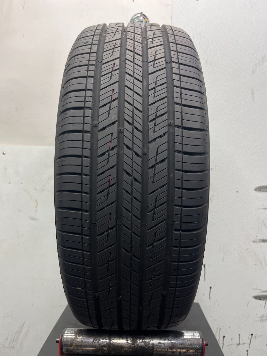 1 Used P235/55R19 Kumho Crugen HP71 101 H – 9/32