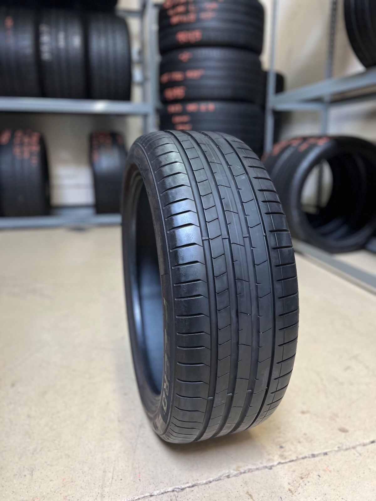 1 – NO PATCH RFT 225/45R19 XL 96W Pirelli P Zero PZ4 Run Flat * BMW OEM – 10027