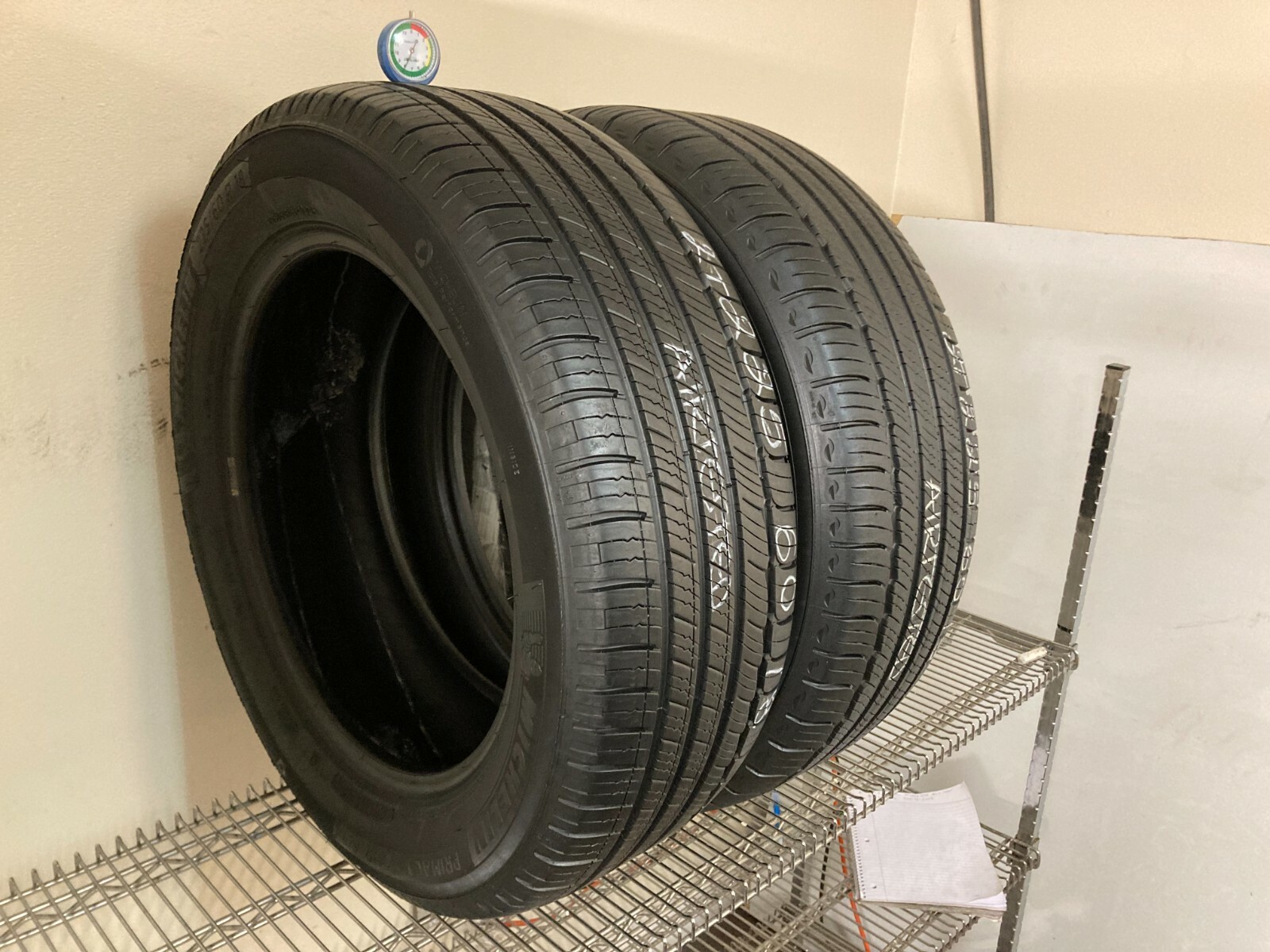 2 Tires 225 60 18 Michelin Primacy Tour A/S 100H (7.00-8.00/32 = 77-88% Tread)