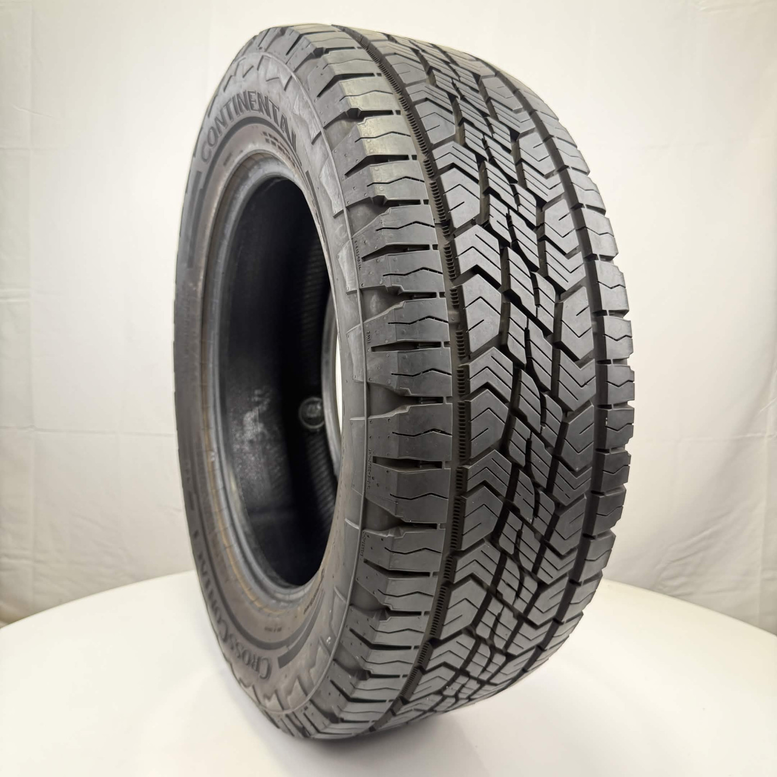 Used 255/60R18 Continental CrossContact ATR 108H 11/32 (DOT 25)