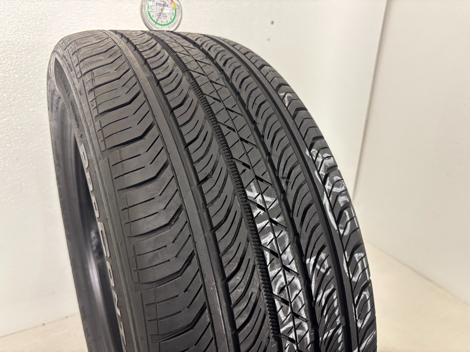 1 Tire 225 50 18 Continental ProContact TX RFT (7.00-8.00/32=77-88% Tread)