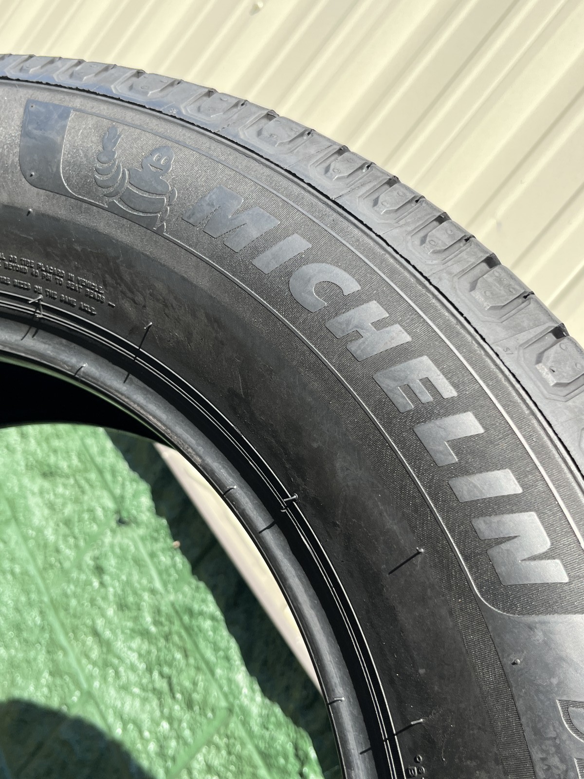 1 Tire Michelin Defender 2 255/65R18 111H DOT.2724 8.25/32 NO Patch