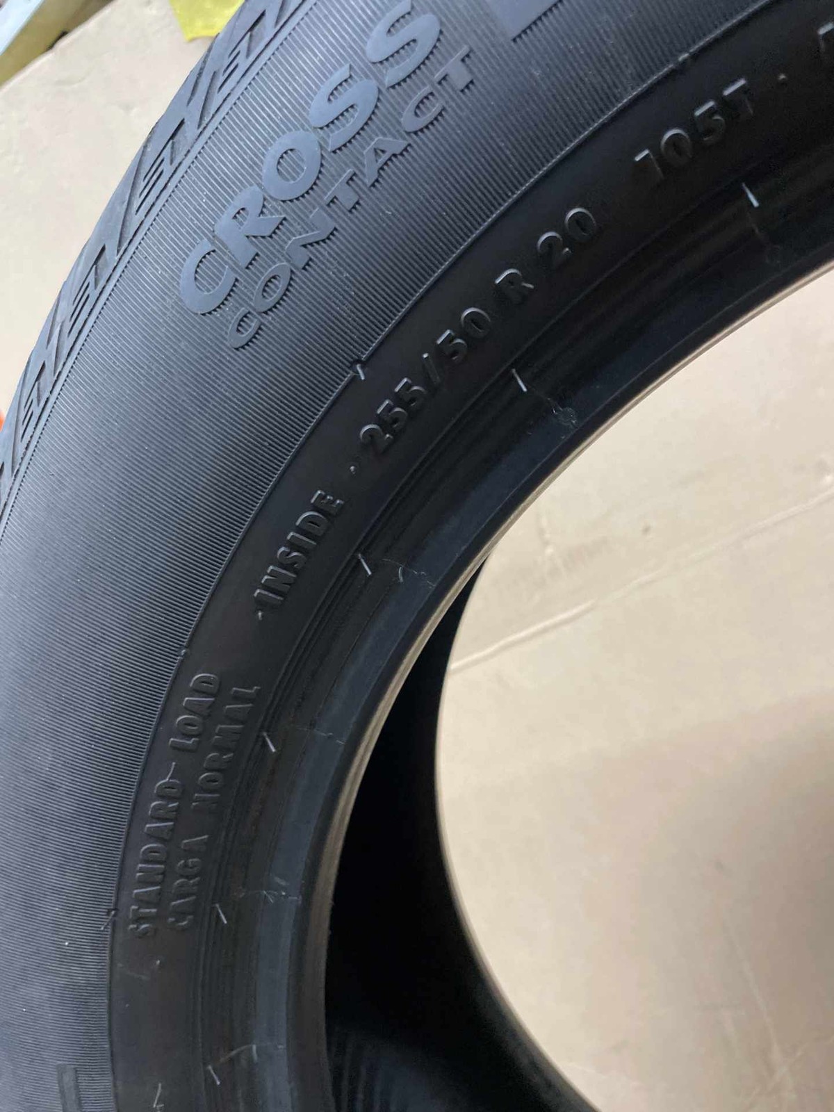 (A) CONTINENTAL CROSS CONTACT LX SPORT 255/50R20 105T DOT 1323 8/32NDS