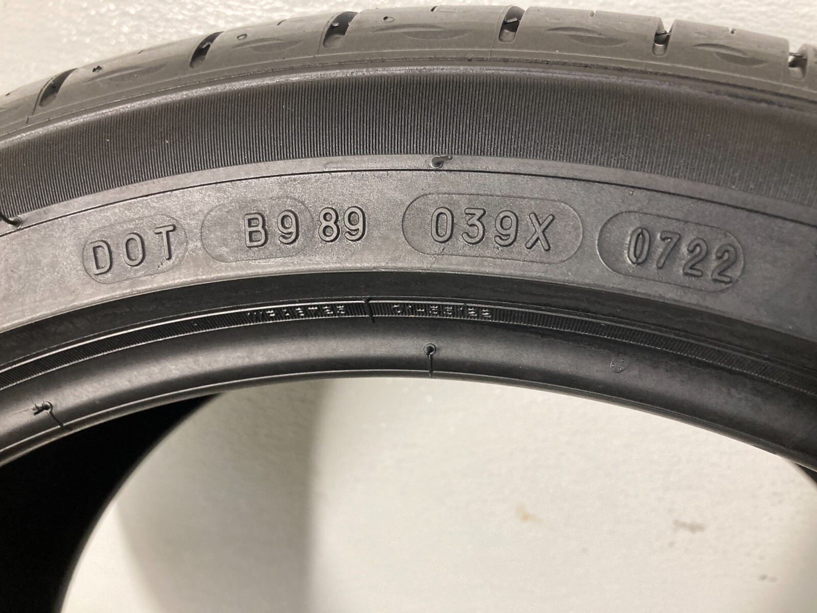 1 Tire 235 40 18 Michelin Primacy Tour A/S (9.00-9.50/32 Tread Like New) 95H