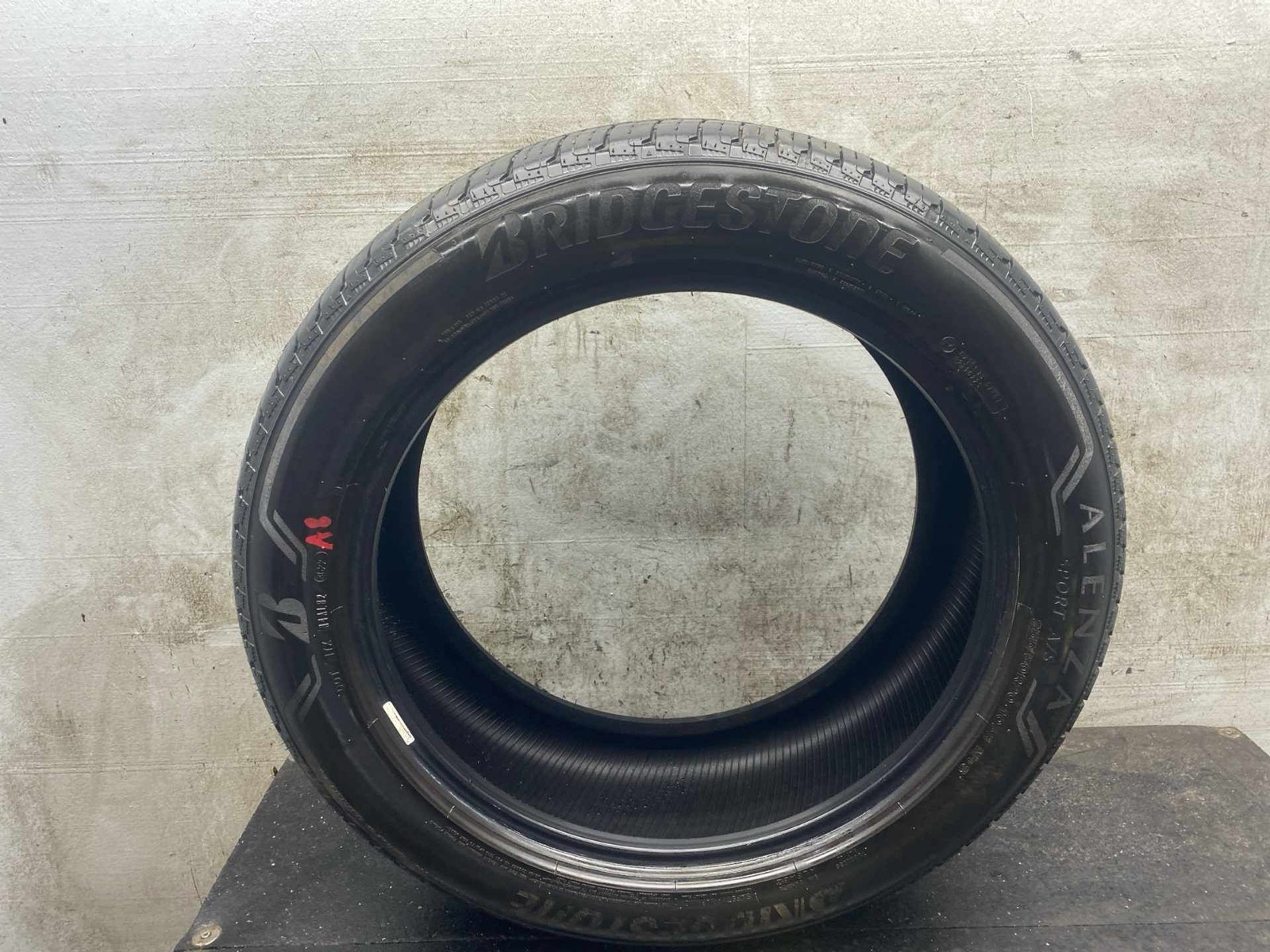 (A) BRIDGESTONE ALENZA SPORT A/S 255/50R20 105H 8/32NDS DOT 3622