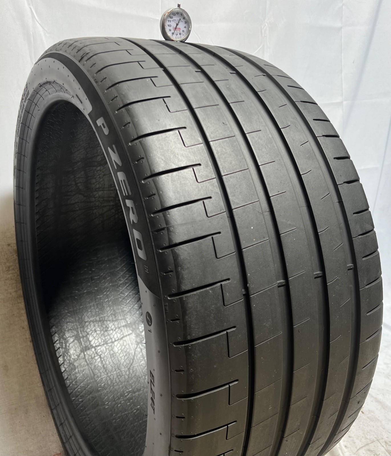 1 – TAKEOFF 325/30ZR23 XL (107Y) Pirelli P Zero PZ5 (L1 ELECT) – 6111 NO REPAIRS