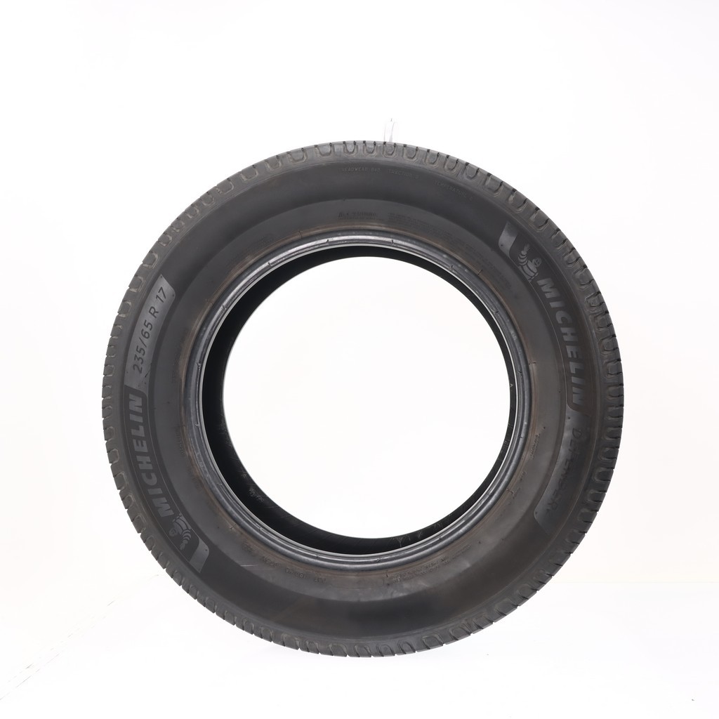 Set of (4) Used 235/65R17 Michelin Defender 2 104H – 6-7.5/32