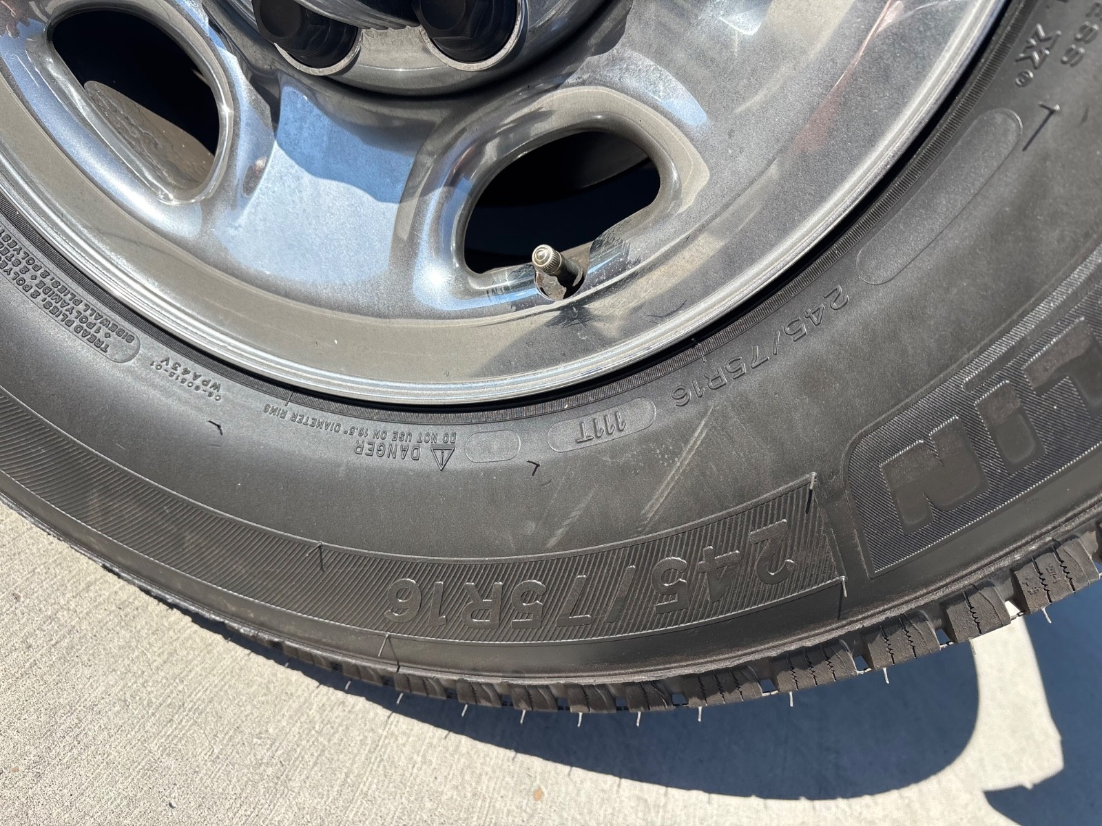 1 Michelin Defender LTX M/S 245/75/16 111T Highway All-Season Tire