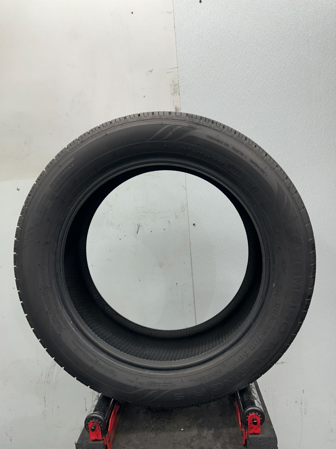 Used P225/55R18 GT Radial Champiro Touring AS 98 V – 10/32